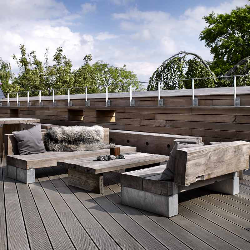 Loungebank Slinger mit Lehne in einem Konzept mit Loungetisch