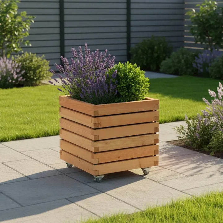 Pflanzkübel quadratisch "ALTA" aus geöltem Lärchenholz mit Rollen
