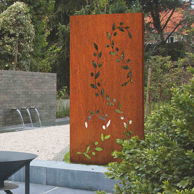 Cortenstahl Motivwand in einer schönen Gartengestaltung