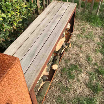 Cortenstahl Sitzbank Hoopa mit Holzlager