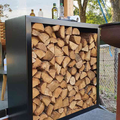 Holzlager aus farbig pulverbeschichtetem Stahl 